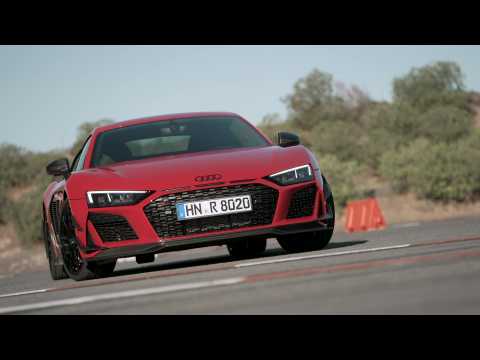 Audi R8 Coupé V10 GT RWD Exterior Design in Tango Red