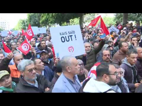 Tunisia: hundreds demonstrate against President Saied and the economic crisis