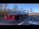 Sur l'A16, la galère des poids lourds avec les manifestations