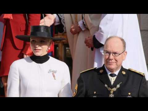 VIDEO : Le prince Albert prsent au couronnement de Charles III avec son pouse ? Il rpond