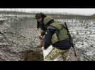 L'armée ukrainienne creuse des tranchées à l'extérieur de Soledar