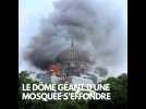 Le dôme géant d'une mosquée s'effondre lors d'un incendie