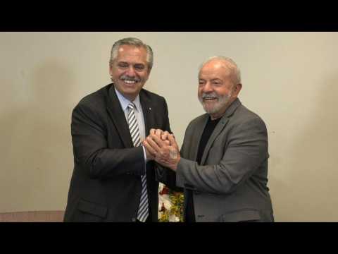 Lula meets with Argentine president Fernandez after winning Brazil runoff