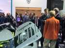 VIDÉO. 24 Heures du Mans : Emmanuel Macron découvre l'hypercar Peugeot