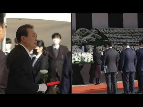 South Korean president visits memorial after Halloween crowd crush
