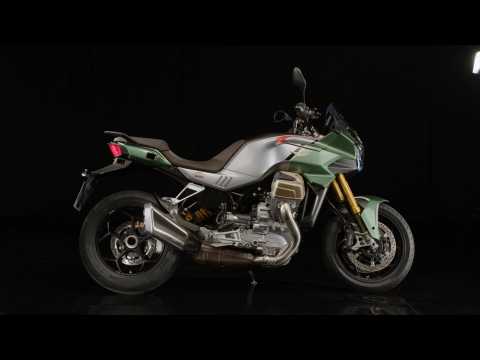 Moto Guzzi V100 Mandello S Design in Studio