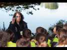 VIDÉO. Employée par le parc naturel du golfe du Morbihan, Zarah Simard sensibilise les écoliers