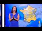 CNEWS : la journaliste météo Alexandra Blanc prise d'un fou rire après avoir trébuché