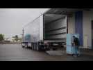 Mercedes-Benz eActros 300 tractor (with trailer) Loading
