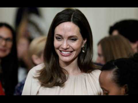 VIDEO : Angelina Jolie : l?actrice cre la surprise  l?universit de sa fille, Zahara
