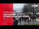 Usine à saumons : mobilisation en marge du conseil d'agglo à Bégard (Côtes-d'Armor)