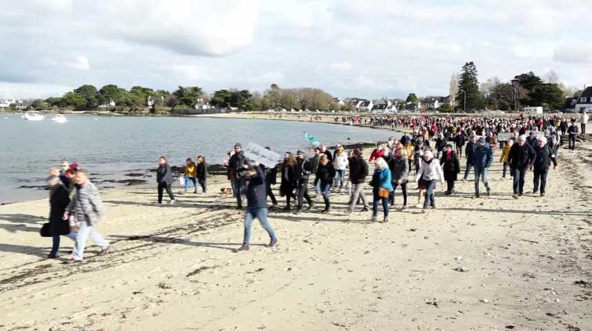 Thumbnail Concarneau : 600 manifestants sur le sentier côtier du Cabellou