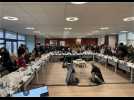 VIDEO. La salle de délibération du Conseil départemental des Deux-Sèvres envahie par les opposants à la fermeture de collèges