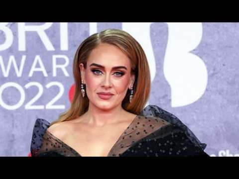 VIDEO : Adele : la raison pour laquelle la chanteuse clate en sanglots sur scne