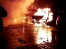 VIDEO. Un incendie se propage à une dizaine de voitures en pleine nuit à Saumur