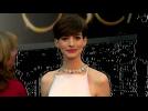 Anne Hathaway Leads the Most Shockingly Short Haircuts in Hollywood - Label : Splash Fashion - Category : Mode