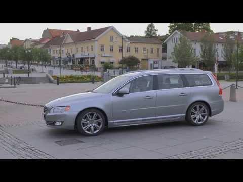 2014 Volvo V70 Driving Review | AutoMotoTV