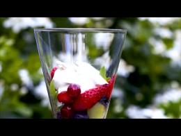 Fruits d’été à la verveine-citronnelle, éclats de meringue façon pavlova