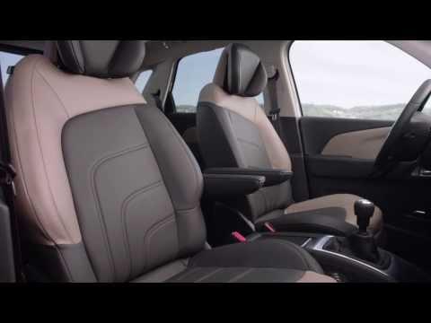 IAA 2013 - Citroen C4 Picasso Interior Review | AutoMotoTV