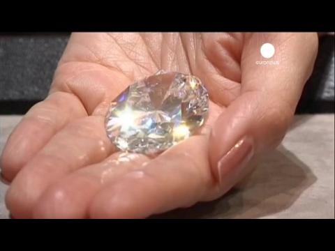 White diamond breaks record in Hong Kong auction