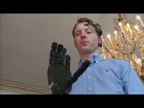 Cheap 3D printed robotic arm controlled by the mind