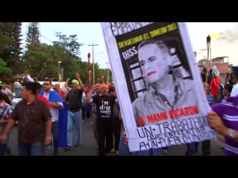 Thousands march, demand resignation of Honduran president