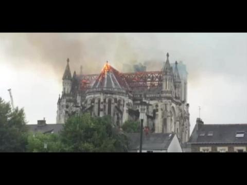 Violent fire in the Basilica Saint-Donatien in Nantes