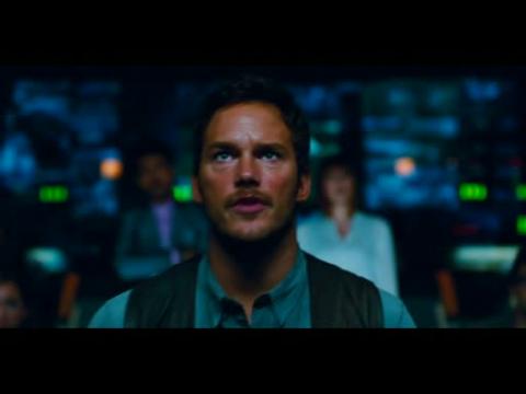 'Jurassic World' rumbles to record-setting opening