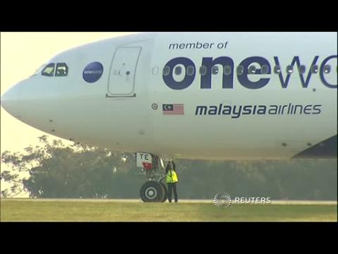 Malaysia Airlines makes emergency landing