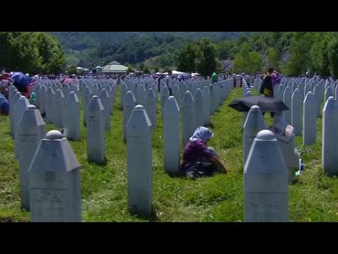 Thousands commemorate Srebrenica massacre
