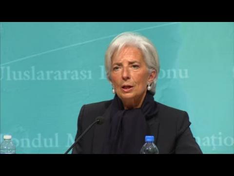 IMF warns Fed should delay rate hike until 2016