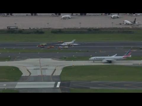 Small plane makes emergency landing at Philadelphia International Airport