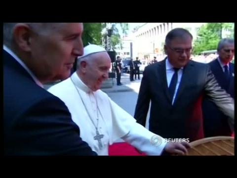Pope calls for lasting peace in Sarajevo
