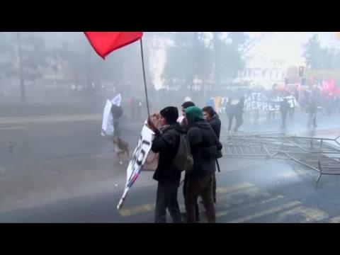 Clashes break out in Chile during student protest