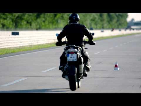BMW Motorcycle - dynamic brake light | AutoMotoTV