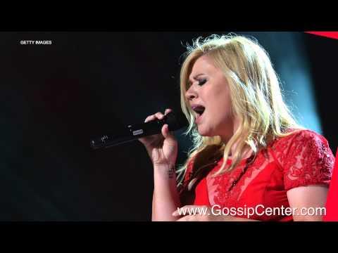 Kelly Clarkson Lost Engagement Ring Before CMA Performance