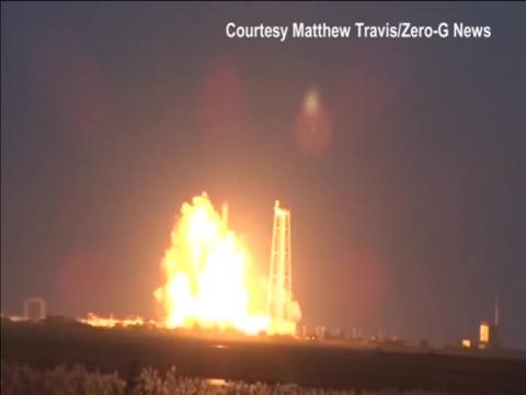Journalist captures moment of Antares rocket explosion
