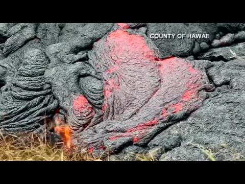 Lava flow breakout moves forward in Hawaii