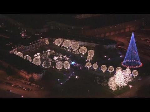 2 million Christmas lights illuminate Opryland