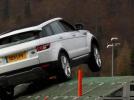 Vidéo Range Rover Evoque : la 2 roues motrices se mesure à l'Evoque 4x4 Vidéo Range Rover Evoque : la 2 roues motrices se mesure à l'Evoque 4x4