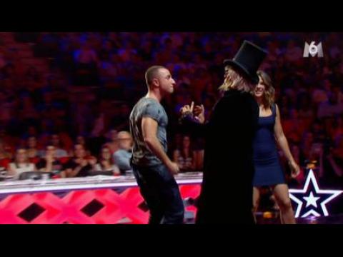VIDEO : Alex Goude agresse le jury sur M6 - ZAPPING PEOPLE DU 24/12/2014
