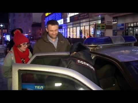 Police detain Kremlin critic Alexei Navalny