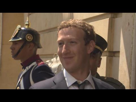 Facebook's Zuckerberg brings free Internet to Colombia