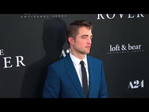 VIDEO : Are Robert Pattinson & FKA Twigs Moving In Together?