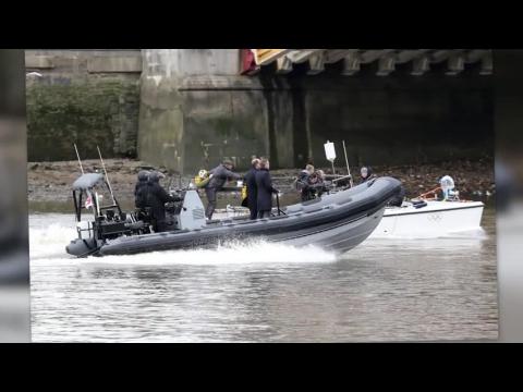 VIDEO : Daniel Craig y 007 la pelcula sigue su curso a pesar de que el guin se filtro