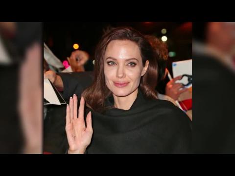 VIDEO : Brad Pitt remplace Angelina Jolie qui a la varicelle