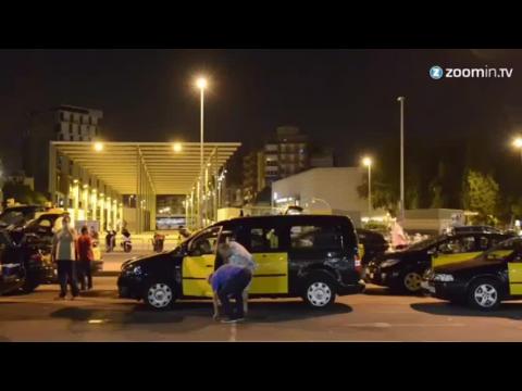 Paris blocked as angry taxi drivers go-slow for Uber