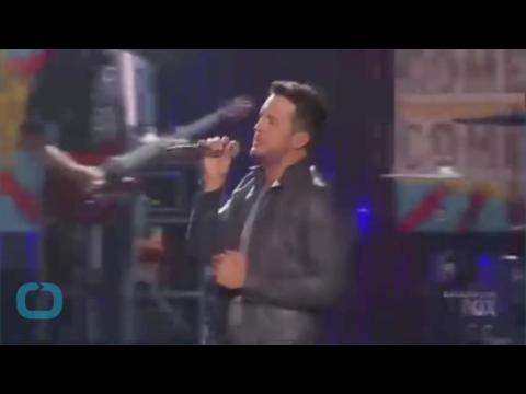 VIDEO : Luke bryan takes orphaned nephew to american country countdown awards, thanks fans for suppo