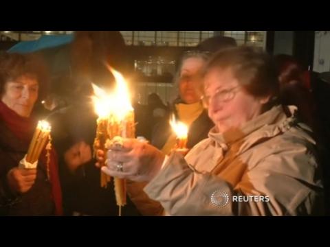 Greeks hold candlelight vigil asking for return of Parthenon marbles