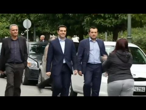 Tsipras enters PM's office for first time